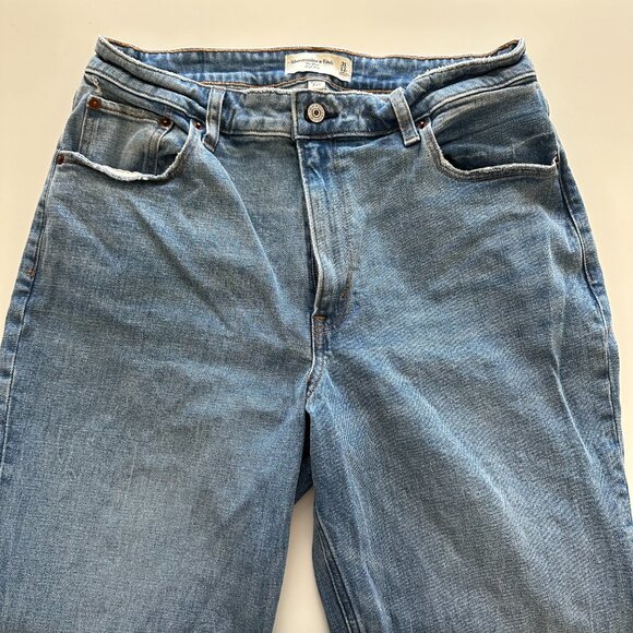 Abercrombie & Fitch Curve Love High Rise Mom Jean - Picture 4 of 7